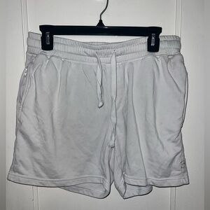 Maamgic 5.5” Casual White Knitted Shorts. Size medium. Fairly worn